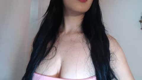 Snapshot of julieta_g chatting on 12-22-25, 05:37 julieta_g online show from 12-22-25, 05:37