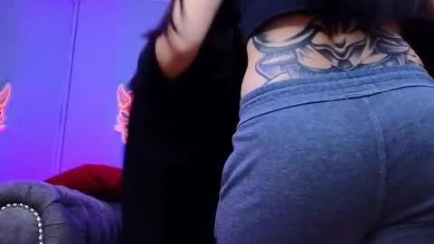 Snapshot of julieta_russell chatting on 12-16-24, 11:44 Julieta online show from 12-16-24, 11:44