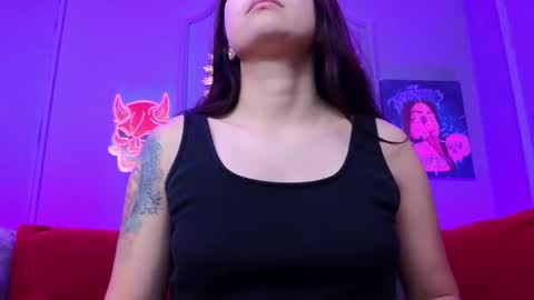 Snapshot of julieta_russell chatting on 12-24-24, 03:05 Julieta online show from 12-24-24, 03:05