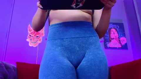 Snapshot of julieta_russell chatting on 12-26-24, 12:38 Julieta online show from 12-26-24, 12:38