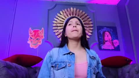 Snapshot of julieta_russell chatting on 12-30-24, 11:48 Julieta online show from 12-30-24, 11:48