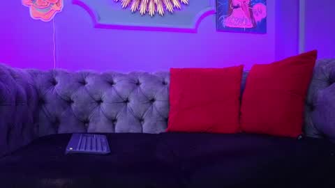 Snapshot of julieta_russell chatting on 12-30-24, 06:05 Julieta online show from 12-30-24, 06:05