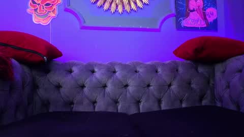 Snapshot of julieta_russell chatting on 02-08-25, 11:33 Julieta online show from 02-08-25, 11:33