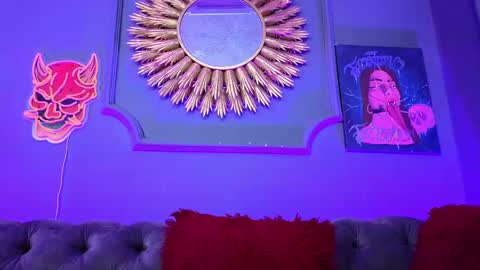 Snapshot of julieta_russell chatting on 02-15-25, 12:15 Julieta online show from 02-15-25, 12:15