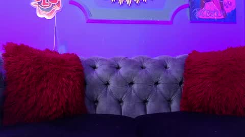 Snapshot of julieta_russell chatting on 02-19-25, 11:49 Julieta online show from 02-19-25, 11:49