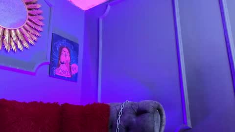 Snapshot of julieta_russell chatting on 02-19-25, 03:05 Julieta online show from 02-19-25, 03:05