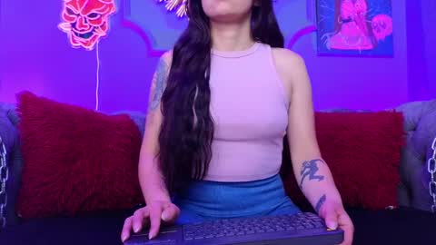 Snapshot of julieta_russell chatting on 03-04-25, 12:01 Julieta online show from 03-04-25, 12:01