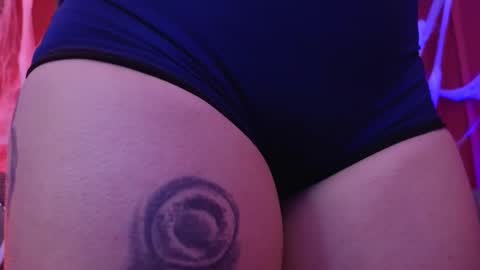 Snapshot of julieta_russell chatting on 10-18-25, 12:17 Julieta online show from 10-18-25, 12:17