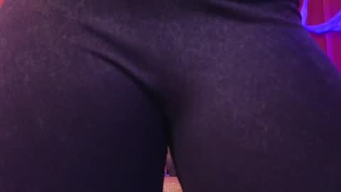 Snapshot of julieta_russell chatting on 10-20-25, 12:05 Julieta online show from 10-20-25, 12:05