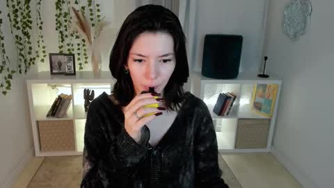 Snapshot of julietaromaniss chatting on 10-19-25, 06:03 Julieta or Jully online show from 10-19-25, 06:03