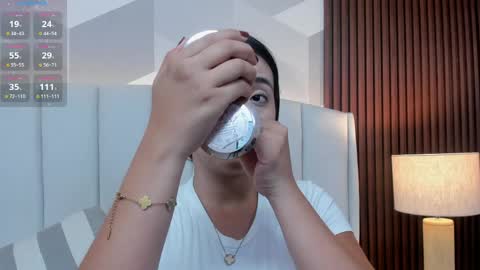 Snapshot of julietasantos__ chatting on 05-21-26, 06:48 Julieta Santos online show from 05-21-26, 06:48