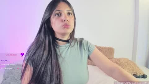 Snapshot of julieth1_ chatting on 10-03-25, 04:59 . online show from 10-03-25, 04:59