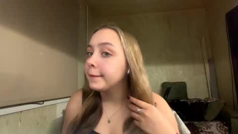 Mia online show from 11-11-25, 05:13