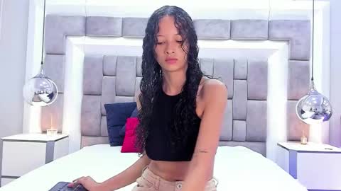 Hi guys It is a pleasure to have you here I am Julieta  online show from 09-15-25, 12:16