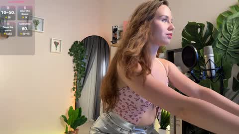 Julie online show from 01-06-25, 03:51