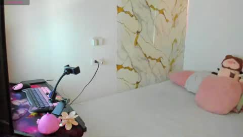 Snapshot of juliette_sweet05 chatting on 07-15-26, 05:07 juliette online show from 07-15-26, 05:07