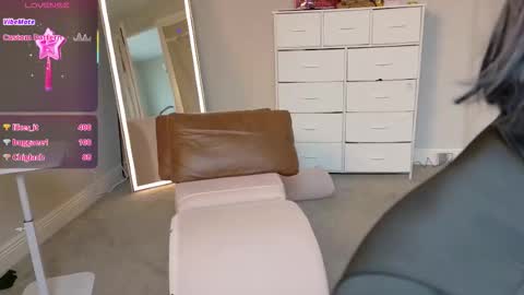 Snapshot of juliewets chatting on 02-27-26, 04:18 Julie online show from 02-27-26, 04:18