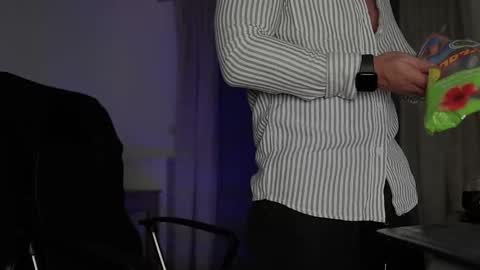 JULiUS   online show from 09-10-25, 05:57