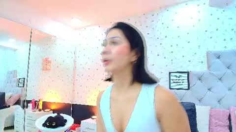 Julieta Reyes   online show from 06-25-26, 11:48