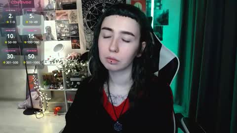 Snapshot of julscinamon chatting on 11-15-25, 03:30 Baroness Von Cringe online show from 11-15-25, 03:30