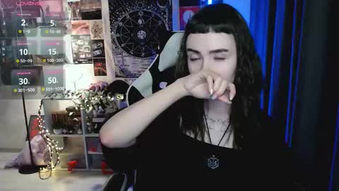 Snapshot of julscinamon chatting on 11-21-25, 05:33 Baroness Von Cringe online show from 11-21-25, 05:33