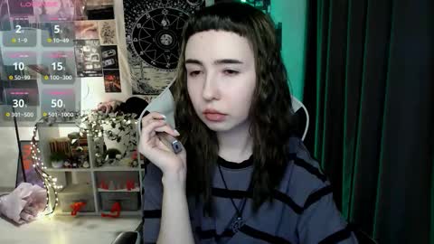 Snapshot of julscinamon chatting on 11-26-25, 04:52 Baroness Von Cringe online show from 11-26-25, 04:52