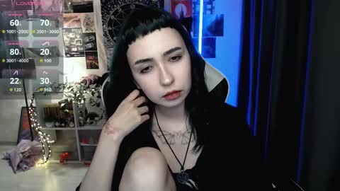 Snapshot of julscinamon chatting on 12-02-25, 04:57 Baroness Von Cringe online show from 12-02-25, 04:57