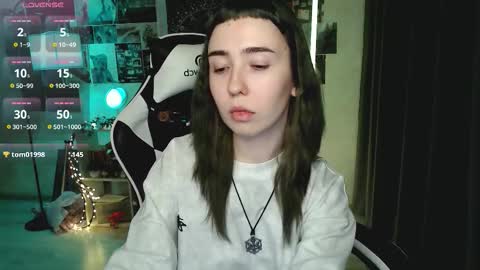 Snapshot of julscinamon chatting on 12-14-25, 05:51 Baroness Von Cringe online show from 12-14-25, 05:51