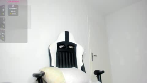 Snapshot of julyssa_sanders chatting on 11-17-25, 11:54 July online show from 11-17-25, 11:54