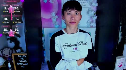 Snapshot of juniior0_0 chatting on 02-18-25, 11:30 Junior online show from 02-18-25, 11:30