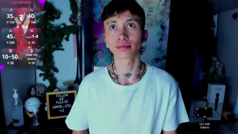 Snapshot of juniior0_0 chatting on 03-11-25, 12:00 Junior online show from 03-11-25, 12:00