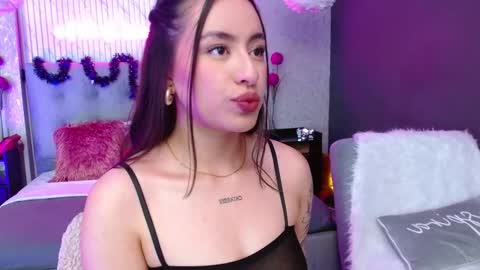 Snapshot of juniper_hill chatting on 10-27-25, 04:05 Juniper online show from 10-27-25, 04:05