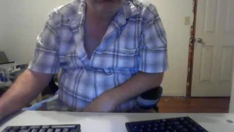 Snapshot of junkhp1 chatting on 06-08-26, 10:26 junkhp1 online show from 06-08-26, 10:26