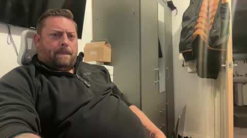 Snapshot of junky345 chatting on 10-17-25, 10:45 Junky online show from 10-17-25, 10:45