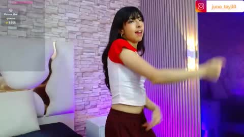 Snapshot of juno_tay chatting on 09-17-25, 07:15 JUNO online show from 09-17-25, 07:15