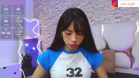 Snapshot of juno_tay chatting on 09-23-25, 07:17 JUNO online show from 09-23-25, 07:17
