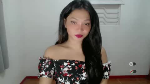 Snapshot of juny_lany chatting on 01-03-25, 06:22 Karla online show from 01-03-25, 06:22