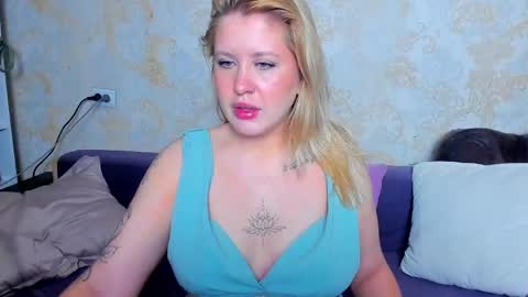 Snapshot of just_alex__ chatting on 05-21-26, 01:01 Alex Alexandra online show from 05-21-26, 01:01