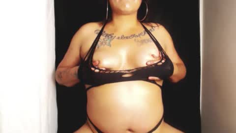 Snapshot of justagirlof chatting on 05-25-26, 08:31 Layla online show from 05-25-26, 08:31