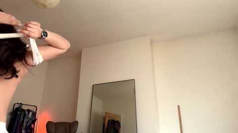 Billie  B  William online show from 04-15-26, 08:32