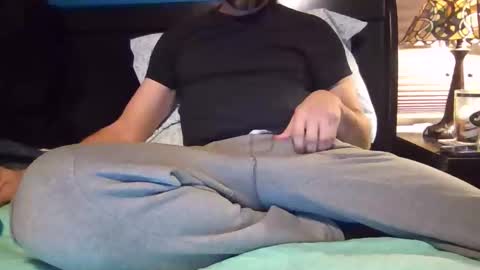 Snapshot of justcallmelaz chatting on 12-22-25, 01:46 just laz online show from 12-22-25, 01:46