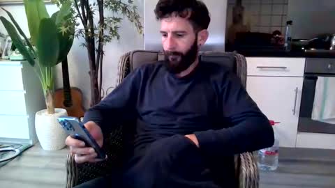 Snapshot of justin_huge chatting on 10-23-25, 09:30 Justin online show from 10-23-25, 09:30