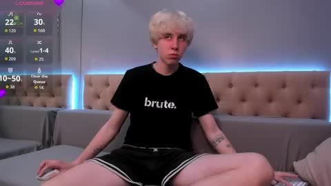 justTEEN online show from 05-18-26, 10:32