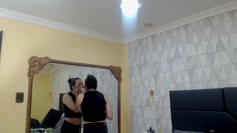 Snapshot of justineperry chatting on 02-22-25, 04:18 Justine online show from 02-22-25, 04:18