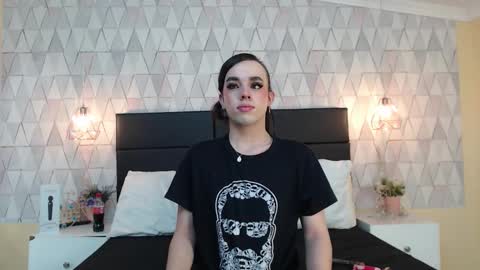 Snapshot of justineperry chatting on 09-12-25, 02:44 Justine online show from 09-12-25, 02:44