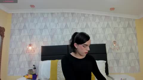 Snapshot of justineperry chatting on 10-18-25, 04:59 Justine online show from 10-18-25, 04:59