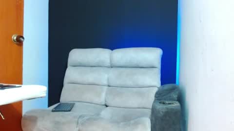 justinfuller_31 online show from 06-11-26, 02:00