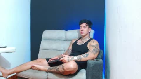 justinfuller_31 online show from 06-11-26, 03:43
