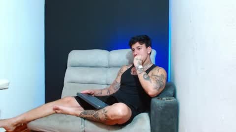 justinfuller_31 online show from 06-12-26, 04:44