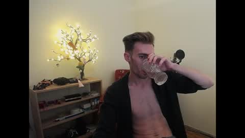 Snapshot of justinnordick chatting on 06-29-26, 05:02 Hologram Guy online show from 06-29-26, 05:02